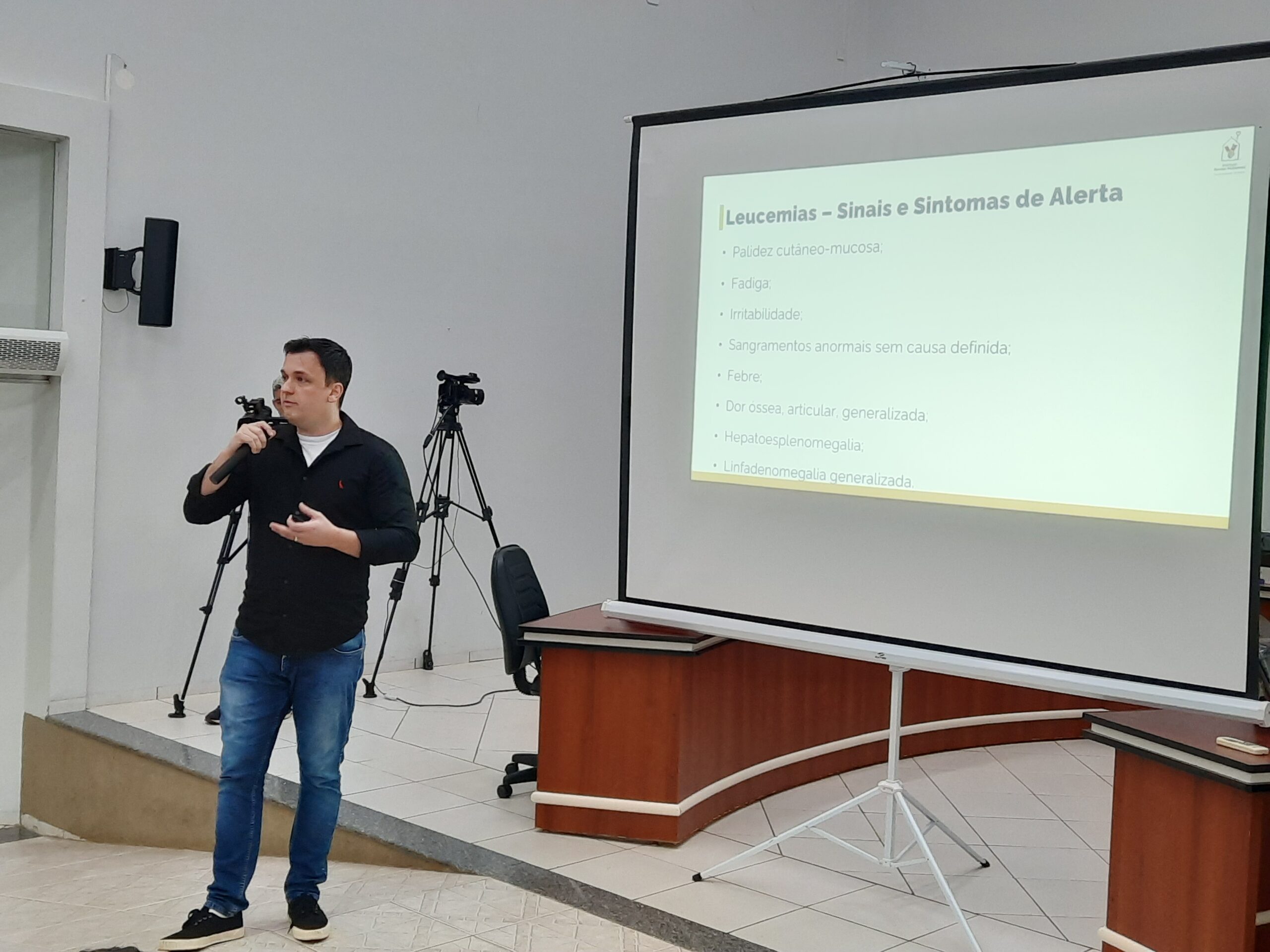 Diagnóstico Precoce do Câncer Infantil: projeto capacita proﬁssionais e estudantes de MT 